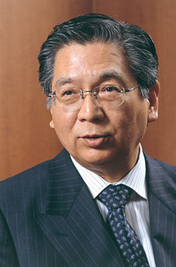 写真1　イー・モバイルの種野晴夫・代表取締役社長兼COO。写真：吉田 明弘