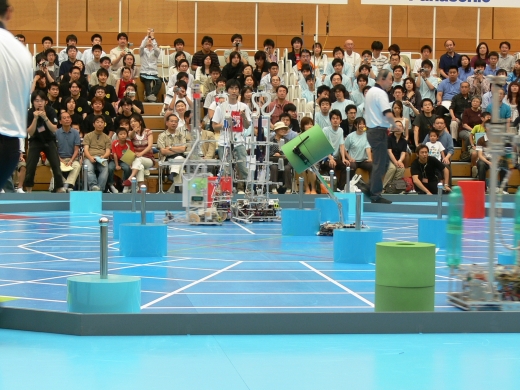 写真●「NHK大学ロボコン 2007」熱戦の様子