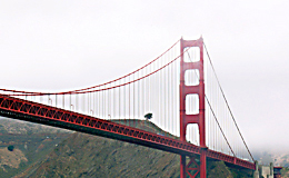 写真1●霧に霞むゴールデンゲートブリッジ