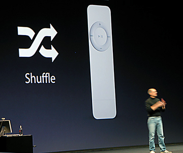 写真1●iPod Shuffleを発表するアップルのスティーブ・ジョブズCEO