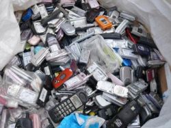 使用済みの携帯電話は有用なリサイクル資源
