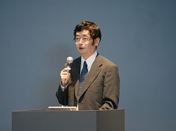 写真●ITpro EXPO 2008で講演する日経NETWORKの阿蘇 和人記者