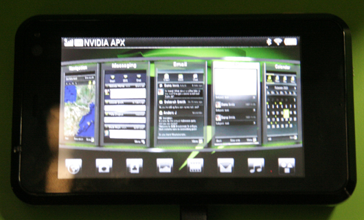 写真4●米エヌビディアのアプリケーション・プロセッサ「APX2500」を搭載する試作端末