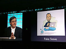 写真●米Forbes氏のDan Lyons氏（左）と，Fake Steve Jobs氏（右）。Web 2.0 Expoの講演にて