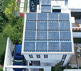 国が住宅向け太陽電池に手厚い助成策を投じると決めたことで、市場に弾みが付きそうだ。