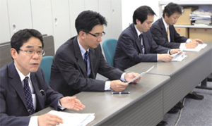 写真1●接続約款変更の認可申請について説明するNTT東日本の担当者