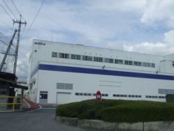 ●東広島市にあるダイキョーニシカワの基幹工場の八本松工場