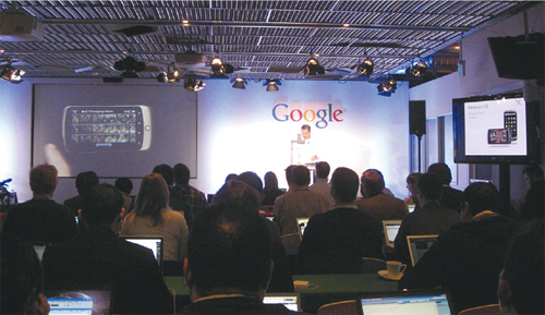 写真1●米国で行われた米グーグルの携帯電話端末「Nexus One」の発表会