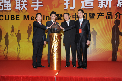 写真2●北京で2011年1月に実施した、ブイキューブとシネックスの提携会見の様子