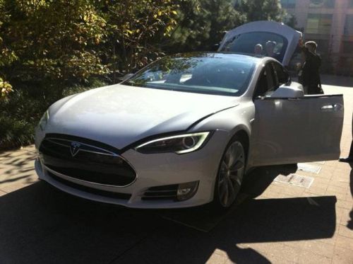 写真1●2012年半ばに発売予定のTesla Model S（写真：戸島大介氏提供）