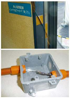 写真1●隙間用光ファイバーの施工例（上）と配管内のファイバー通線用の工具（下）