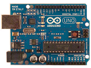 写真1●オープンソースハードウエアの小型ボード「Arduino」