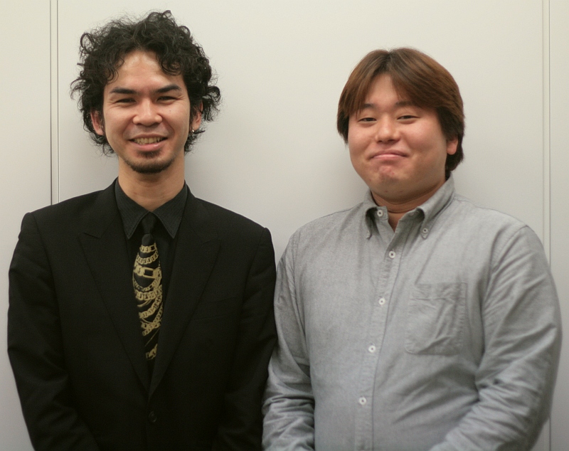 写真●「食べログ」のiアプリ版を開発したカカクコムの山本氏（左）と土肥氏（右）