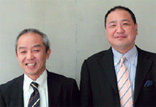写真1●日本大学総合学術情報センター情報企画課の吉田誠課長（右）とシステム管理課の小野浩樹課長補佐（左）