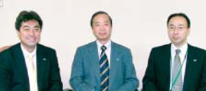 すぱっとの構築・運営を担当している営業企画部の常岡慶太氏、伊集院哲部長、永井康浩氏（左から）