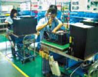 上級モデルを製造する白河工場では、セル生産方式を導入し、品質や社員のモチベーション向上を狙う