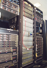 写真3●情報システム室で管理されている日本HP製のブレードPC「HP bc2000 Blade PC」