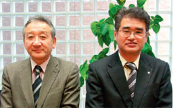エステービジネスサポートの岡田章一社長（左）と営業推進グループの馬場和久サブマネージャー（右）