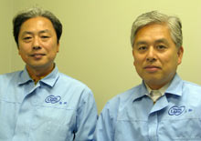 カゴメラビオの三輪克行社長（写真右）と岩瀬雄一品質保証部長（写真左）