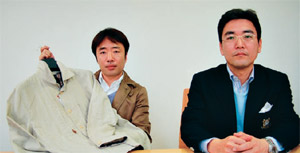 紳士服事業部スコッチハウスディヴィジョンの村井徹ディヴィジョン長（写真右）と瀧口武晴企画統括長（左）