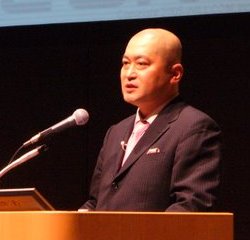 写真●ウィルコムの喜久川政樹代表取締役社長