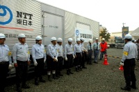写真1●東京都の防災訓練で通信回線の復旧訓練をを実演してみせたNTT東日本
