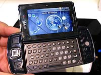 写真2●T-Mobile USAが2007年9月に発売したフル・キーボード付きの携帯電話機Sidekick LX