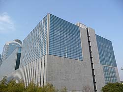 写真1●「幕張データセンター」がある，日本IBMの幕張ビル