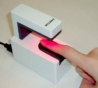 写真1●非接触指紋センサーの例
