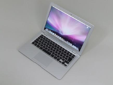 アップルの「MacBook Air」。美しいデザインは、Macならでは