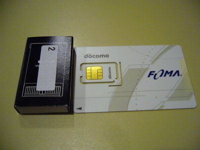 図4　SIMカードです。WILLCOM CORE 3Gは、NTTドコモの回線を借りてサービスを提供しているため、FOMAカードとなります