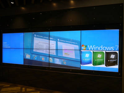 2009年に発売した「Windows 7」も映像を使って紹介している。