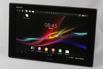 図2　10.1型の「Xperia Tablet Z」は、Xperia Zと統一感のあるデザインを採用。電源ボタンは左に配置している。