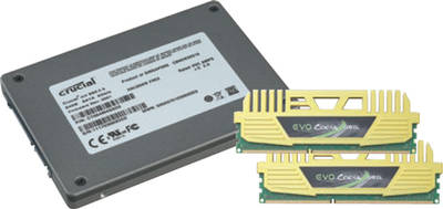 2012年1月中旬現在、SSDは60G/64GBモデルが1万円以下で購入可能だ。一方、メモリーはDDR3-1333 8GBの2枚組が8000～9000円程度から購入できる。「Crucial m4 SSD 64GB」（Lexar Media、写真左、9000円）と「EVO CORSA 16GB（GOC316GB1333C9DC）」（Golden Emperor International、写真右、8000円）を用意し、どちらを買うべきか比較した。