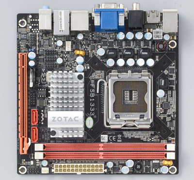 CPUソケットはLGA775でCore 2 Quadも搭載可能。メモリースロットはDDR2-800対応を2本、Serial ATA端子は2個、PCI Express x16スロットを1本備える。