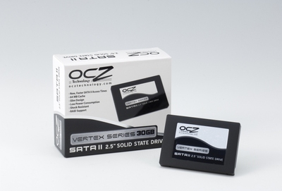 OCZ Technologyの最新SSD「Vertex Series」の30GBモデル（OCZSSD2-1VTX30G）。3月11日時点では品切れの店舗が多いためか1万3000～1万8000円程度と値段にばらつきがある。今回の購入価格は1万3800円。