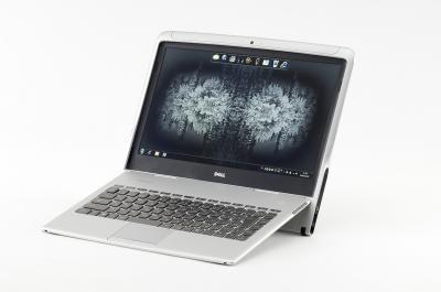 デルのAdamo XPSは13.4型液晶を採用する大型のモバイルパソコン。従来のノートからは考えられないギミックが特徴だ。