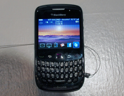 BlackBerry Bold 9700の本体。発表会の会場で撮影した（以下、同じ）。